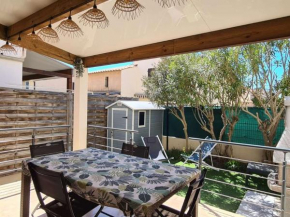 Appartement 3 pièces climatisé, terrasse, 6 couchages, parking privé, animaux admis - FR-1-326-673